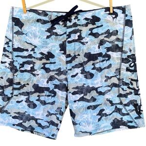 NWT Salt Life Light Blue Camo Board Shorts Size 40 Swim trunks SLZ-QD Aquatrunks